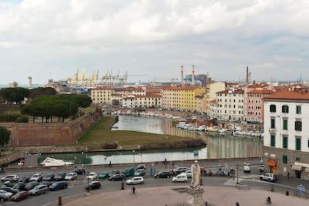 Mansarda Pieno Centro Apartment Livorno Luaran gambar
