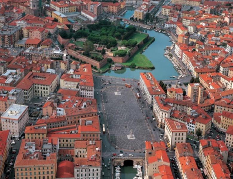 Mansarda Pieno Centro Apartment Livorno Luaran gambar